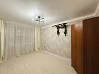 На 27-квартале предлагаем 4-комнатную квартиру на 2-этаже