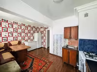 На 27-квартале предлагаем 4-комнатную квартиру на 1-этаже