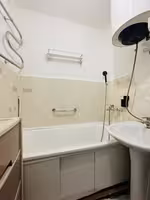 На 27-квартале предлагаем 4-комнатную квартиру на 1-этаже