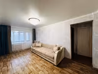 На 27-квартале предлагаем 3-комнатную квартиру на 2-этаже