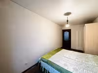 На 27-квартале предлагаем 3-комнатную квартиру на 2-этаже