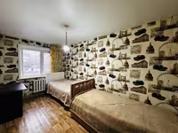 На 27-квартале предлагаем 3-комнатную квартиру на 2-этаже