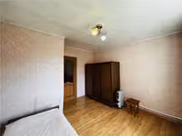 В п. Долинка предлагаем 4-комнатный дом с центральными коммуникациями