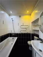 В п. Долинка предлагаем 4-комнатный дом с центральными коммуникациями