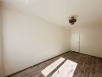 На 26-квартале предлагаем 2-комнатную квартиру на 2-этаже