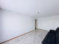 На 31-квартале предлагаем 2-комнатную квартиру на 2-этаже