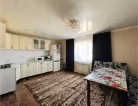 В совхозе Шахтинском предлагаем 2-этажный дом на 1-хозяина