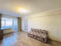 На 28-квартале предлагаем 2-комнатную квартиру на 2-этаже