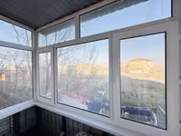 На 28-квартале предлагаем 2-комнатную квартиру на 2-этаже