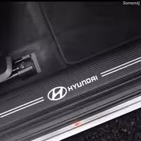 Защитные наклейки на пороги авто, в наличие на все марки авто Устал