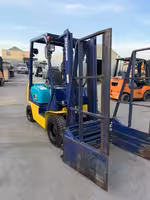 Вилочный погрузчик Komatsu 1Т с киповым захватом