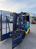 Вилочный погрузчик Komatsu 1Т с киповым захватом