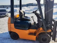 Toyota вилочный погрузчик. 2 тонны. Бензин. МКПП. 13год. Хор.состояние