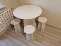 Стол круглый и 4 табурета (новый, бесплатная доставка)