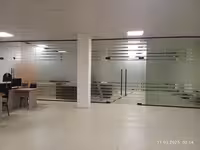 Стеклянные офисные перегородки на заказ - современный дизайн